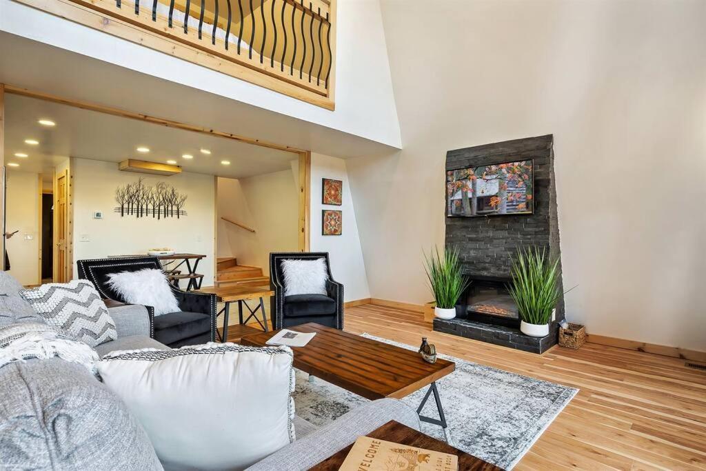 Secluded Mtn View New! 10 Mins To Gatlinburg Or Park Villa Bagian luar foto