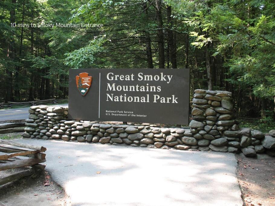 Secluded Mtn View New! 10 Mins To Gatlinburg Or Park Villa Bagian luar foto